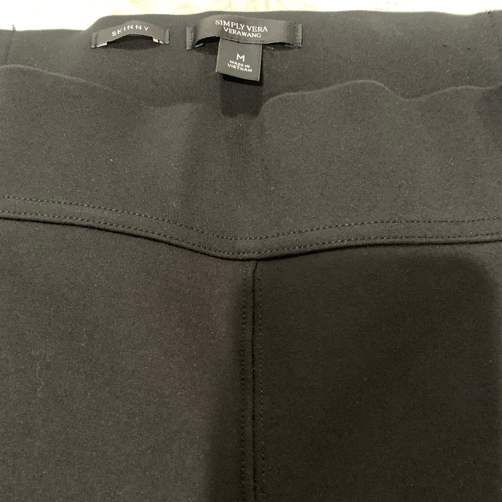 Black ponte knit Simply Vera leggings.